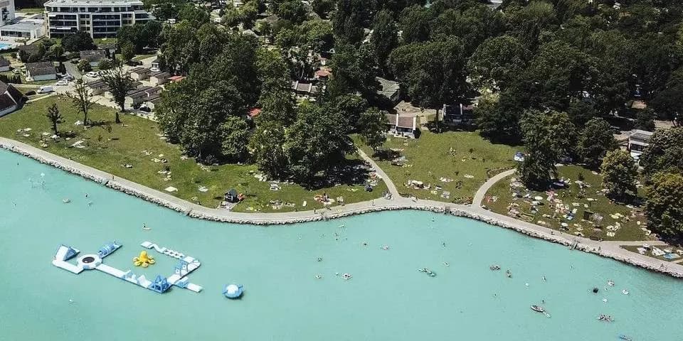 Jaki kemping nad Balatonem? Odkryj najlepsze opcje na wakacje