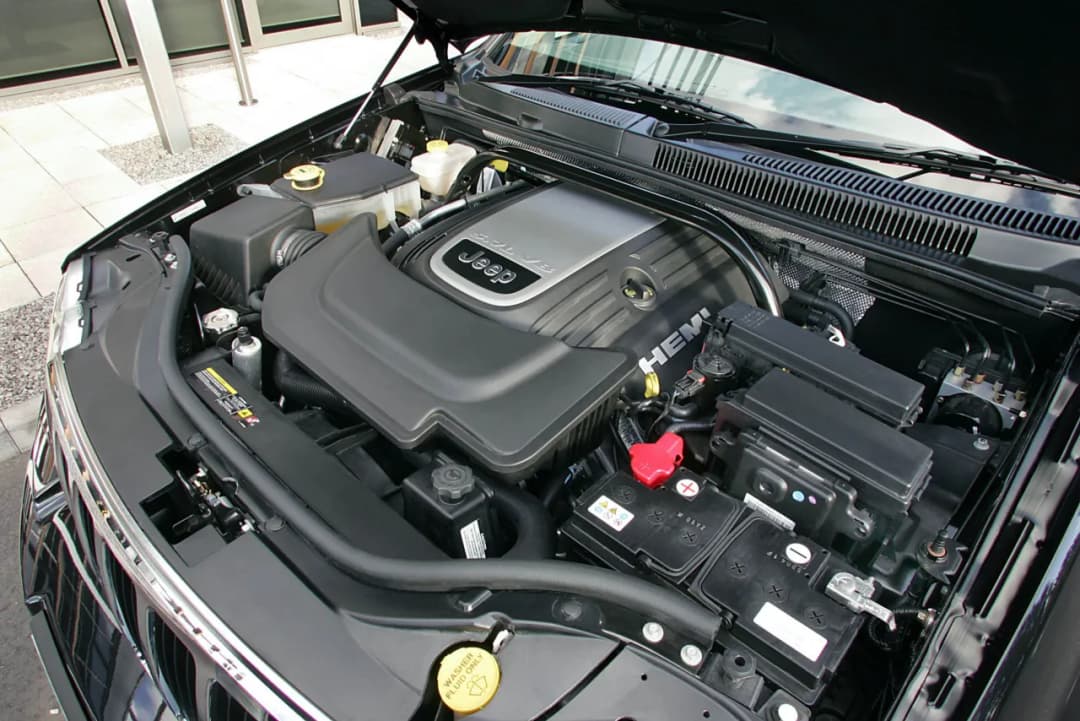 Gdzie jest akumulator w Jeep Grand Cherokee? Oto, co musisz wiedzieć