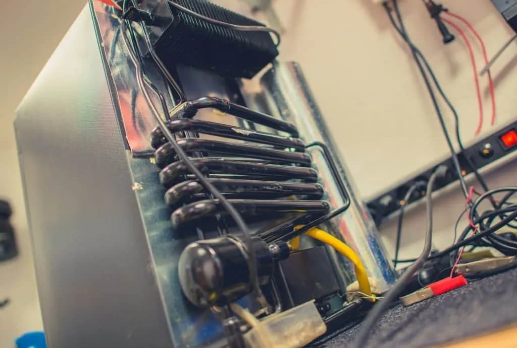 Jak wymontować lodówkę z przyczepy kempingowej Hobby bez problemów