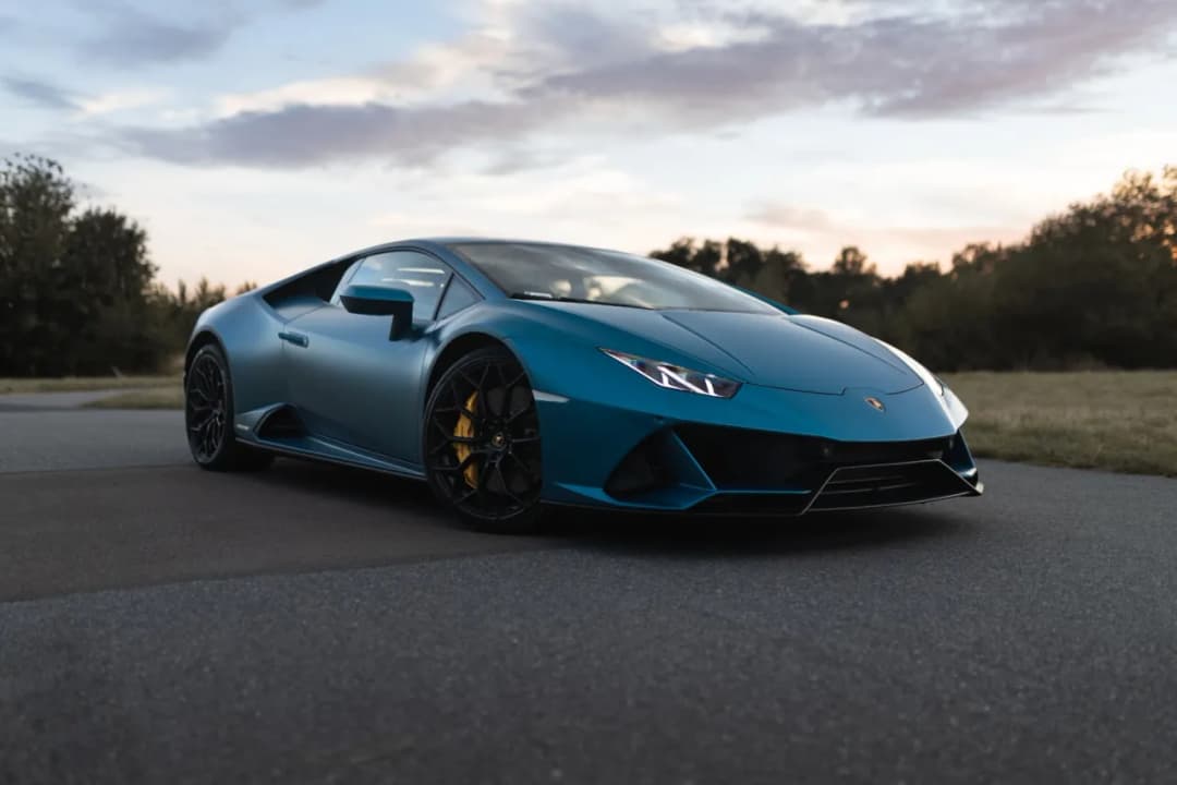 Jakie samochody sportowe warto wypożyczyć, aby doświadczyć niezapomnianych emocji?