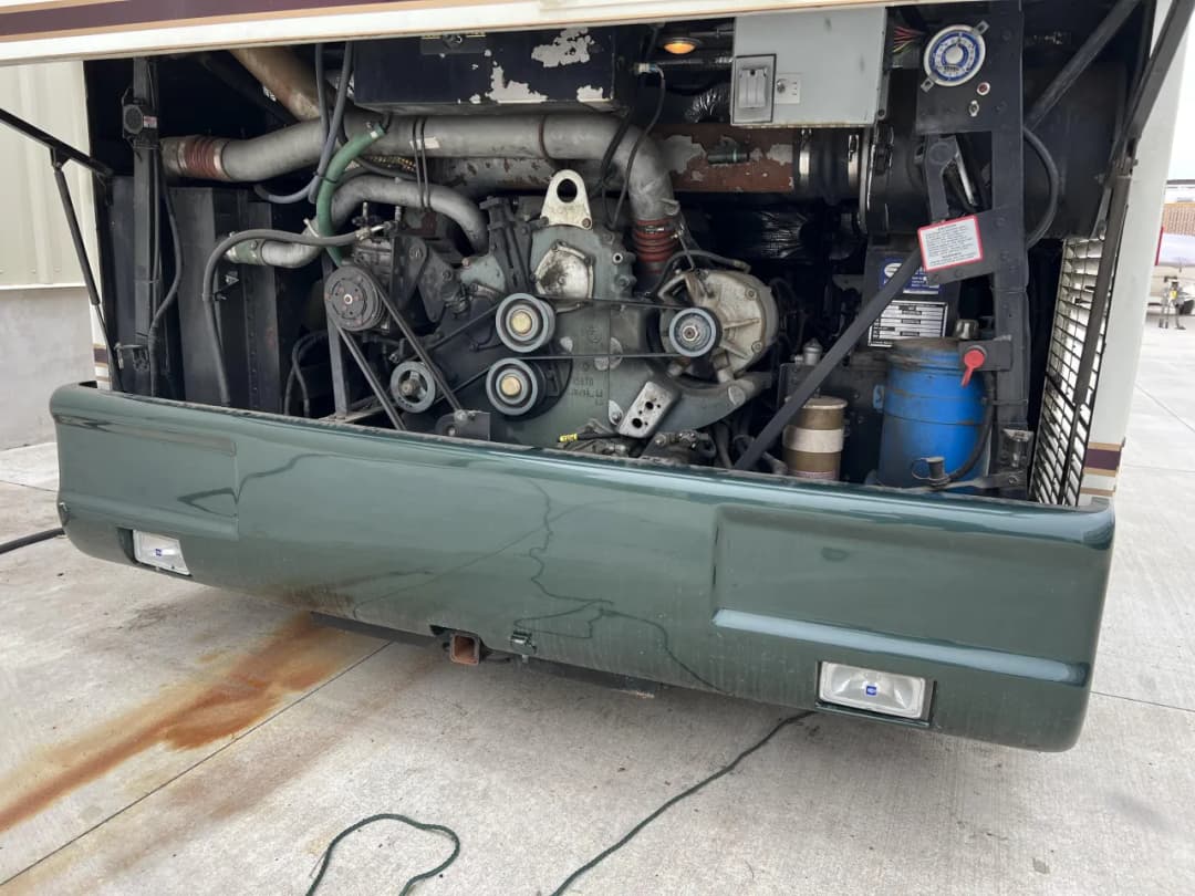 Jaki silnik do przyczepy kempingowej? Oto, czego musisz unikać