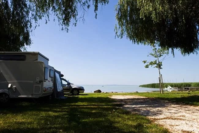 Gdzie kamperem nad Balaton: najlepsze kempingi z atrakcjami i udogodnieniami