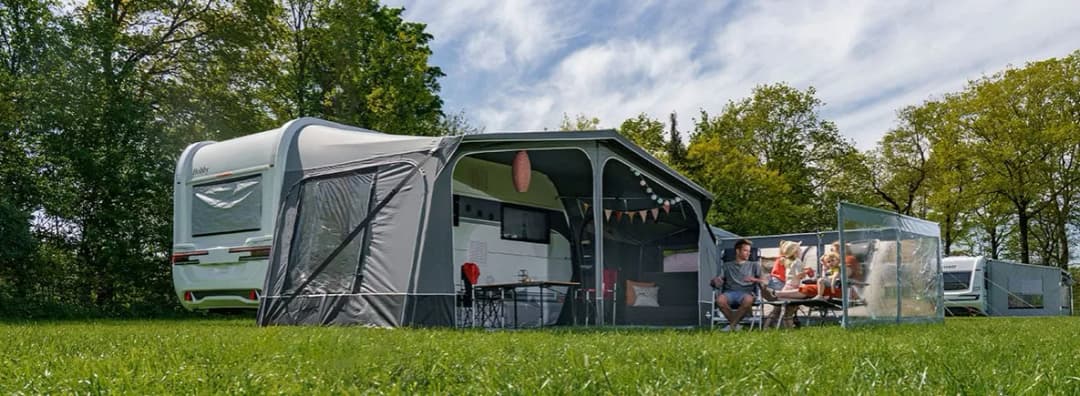 Jak zamontować przedsionek do przyczepy kempingowej bez problemów