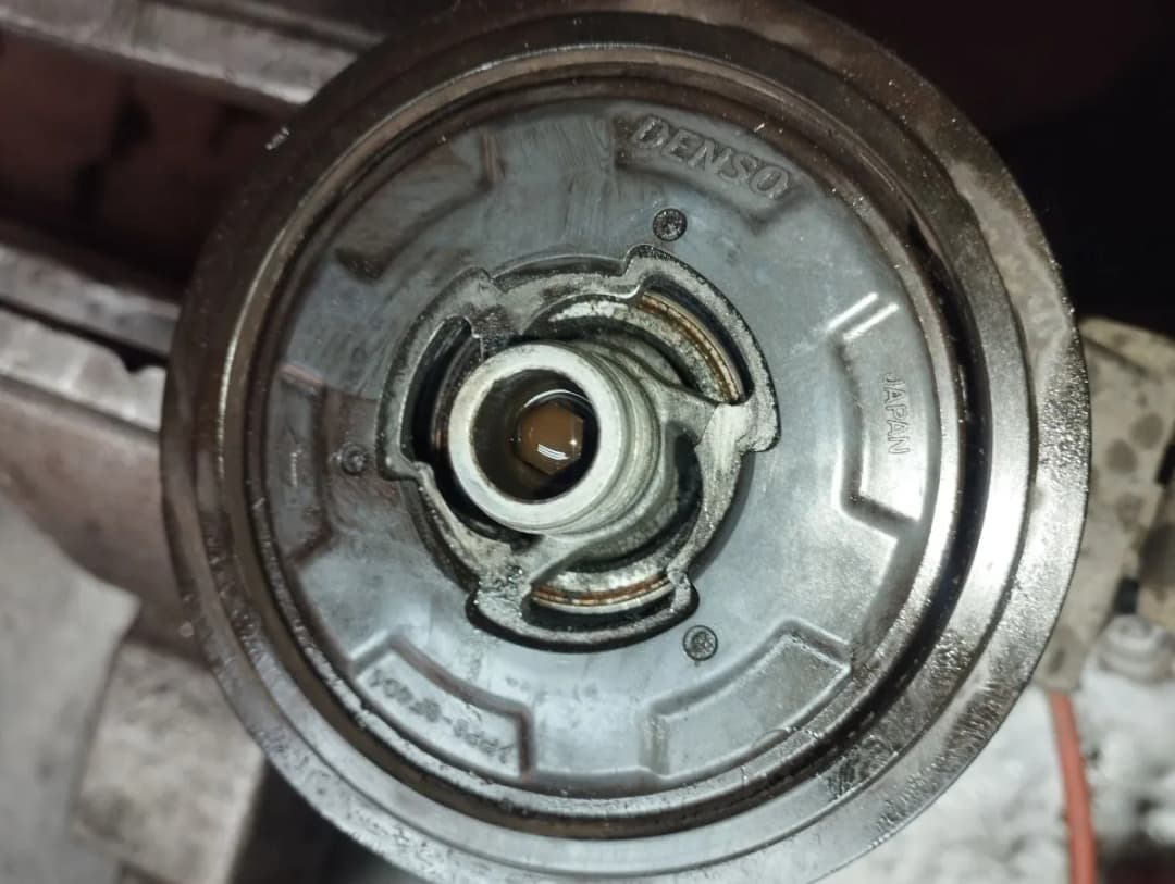 Jak zdjąć sprzęgło sprężarki klimatyzacji Denso: 7 kroków