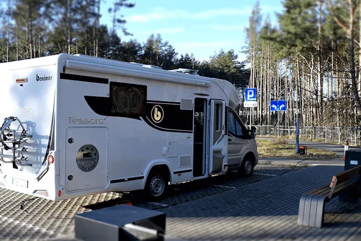 Jaki kamper wybrać, aby uniknąć błędów na pierwszej podróży?