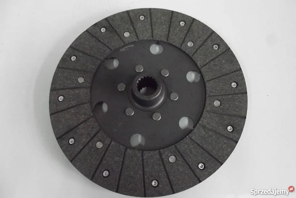 Jak bezpiecznie i szybko założyć tarcze sprzęgła w ciągniku C-360 bez błędów