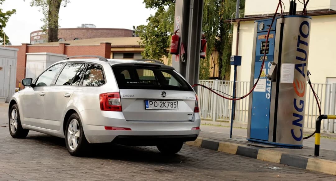 Instalacja CNG co to? Zrozum, jak działa i jakie ma zalety