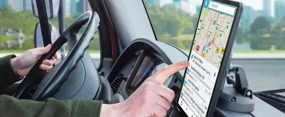 Jaką kupić nawigację do ciężarówki, aby uniknąć problemów w trasie?