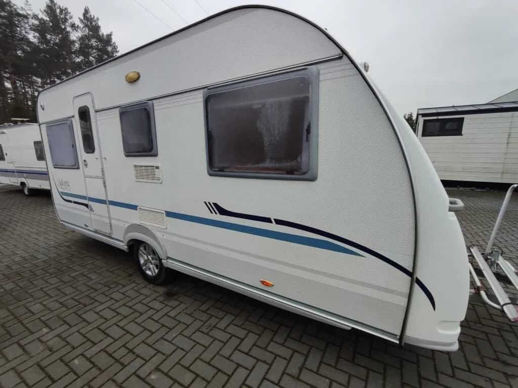 Przyczepa kempingowa ile kosztuje? Poznaj ceny i modele, które zaskakują