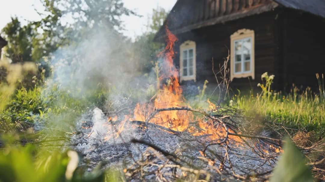 Czy wolno palić ognisko na swojej posesji? Sprawdź przepisy i zasady