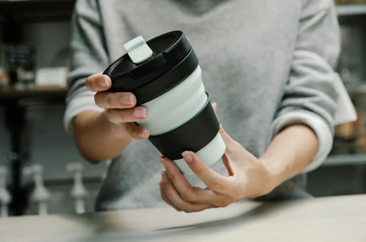 Co można trzymać w kubku termicznym? Podpowiadamy