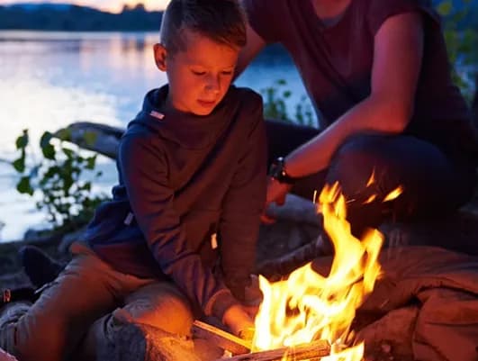 Jak ułożyć drewno na ognisko, by uniknąć nieudanych prób palenia