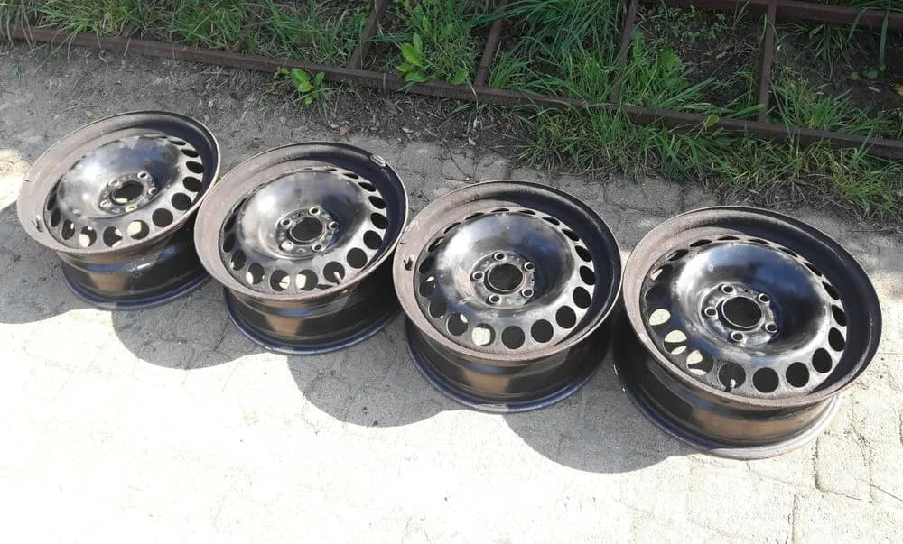 Idealne felgi stalowe do Audi A4 B6: Unikaj kosztownych wpadek przy wyborze!