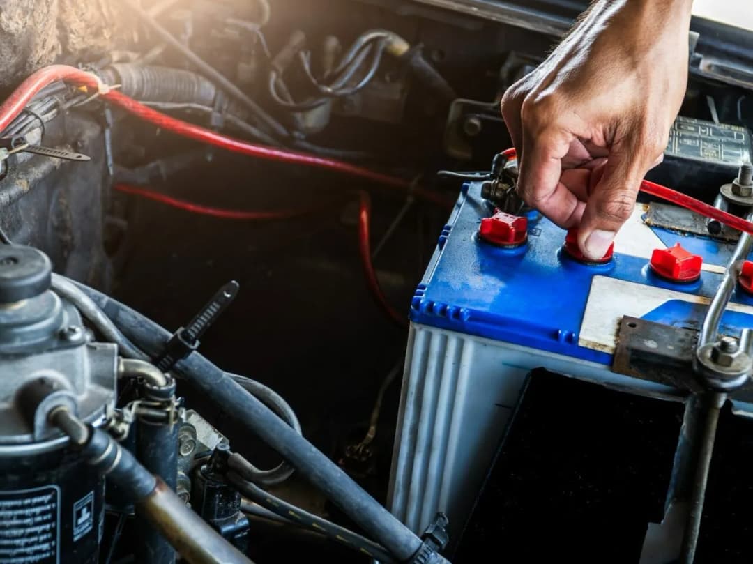 Jaki akumulator do silnika 1.6 benzyna? Wybierz najlepszy model i uniknij problemów