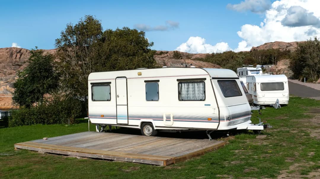 Ile kosztuje przyczepa kempingowa? Odkryj ceny nowych i używanych modeli